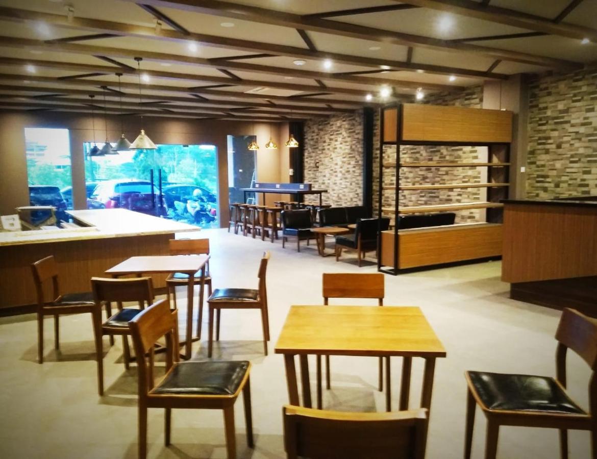 Hotel Marina Airport Semarang Luaran gambar
